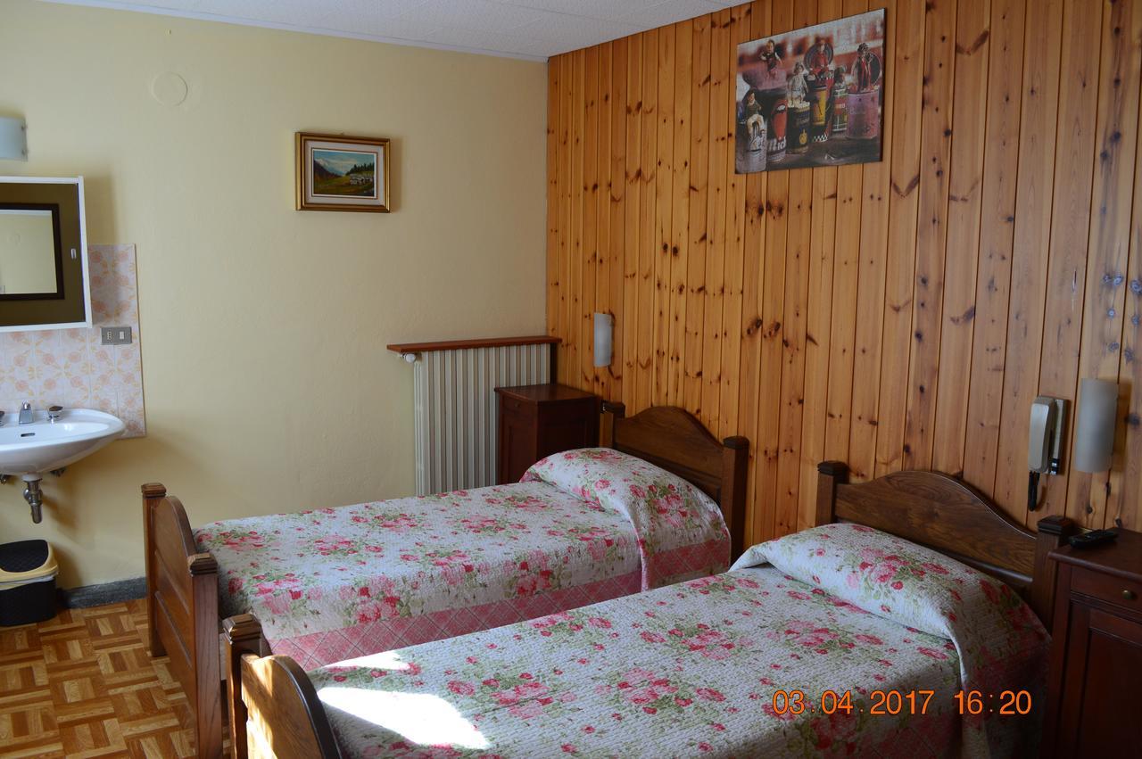 Albergo Ramo Verde Malesco Bagian luar foto